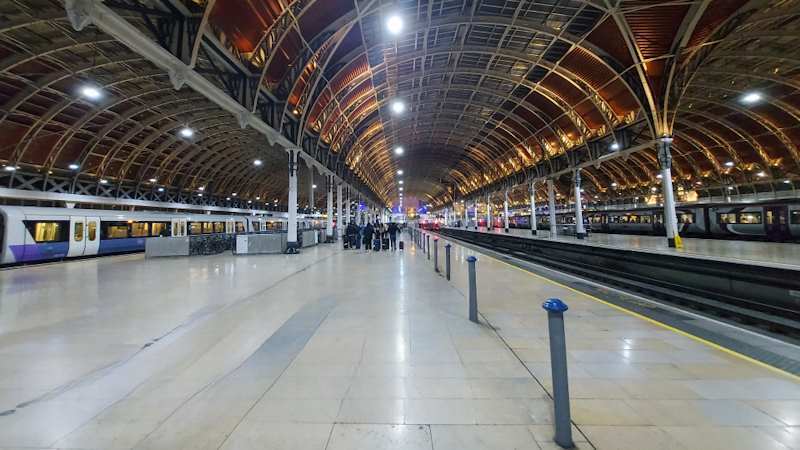 VIVA AI restores the background